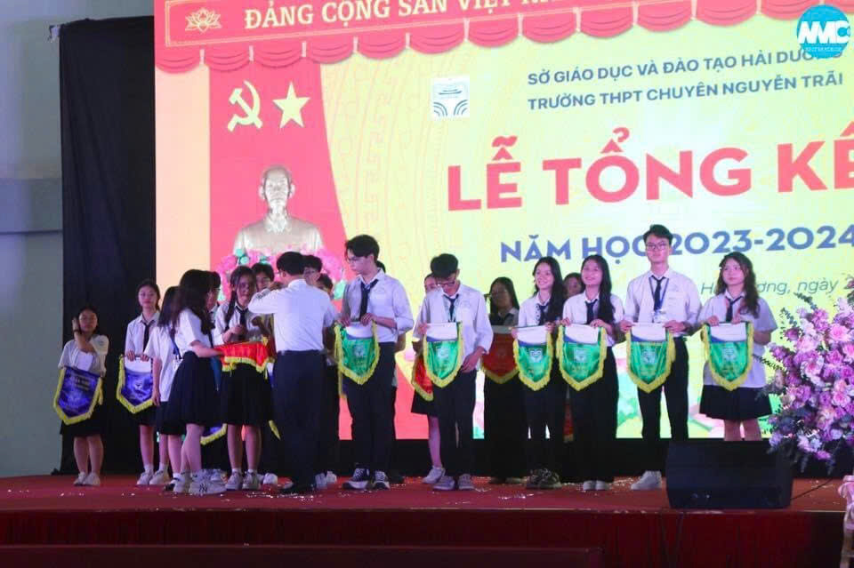 Nhấn để phóng to